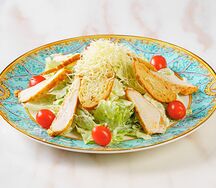 Салат Цезарь с курицей
