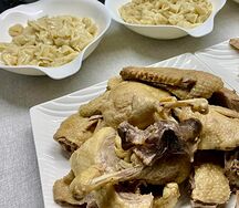 Гусь отварной с галушками 