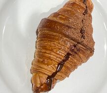 Круассан с шоколадом