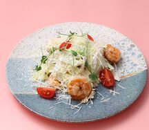 Салат Цезарь с креветками