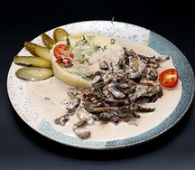 Бефстроганов из говяжьей вырезки