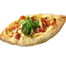 Пирог с моцареллой и помидорами