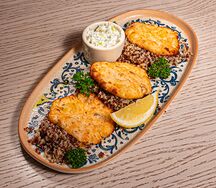 Рыбные котлеты с киноа и тартар