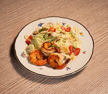 Салат Цезарь с креветками