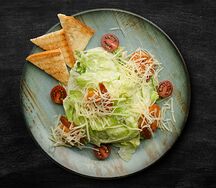 Салат Цезарь с креветками