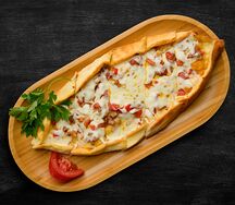 Пиде с мясом и сыром