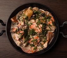 Жаркое с курицей и грибами