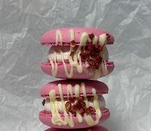 Макарон клубника 