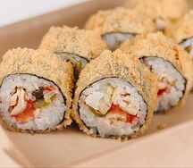 Жареный ролл с курицей