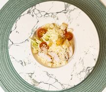 Салат Цезарь с курицей