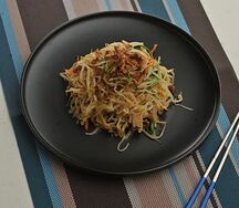 Салат из ростков сои с мясом
