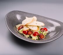 Салат Цезарь с курицей