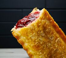 Пирожок клубничный