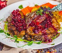 Запеченная утка с пряной капустой