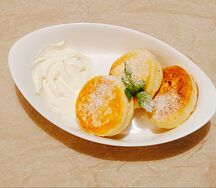 Сырники со сметаной