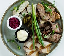 Мясное ассорти домашних деликатесов