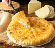 Осетинский пирог с ветчиной и сыром