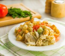 Салат куриный с соусом цезарь
