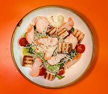 Салат Цезарь с курицей