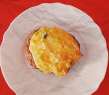 Котлета под сырной шапочкой с зеленью