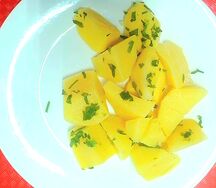 Картофель отварной с зеленью и маслом