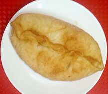 Пирожок жареный с луком и яйцом