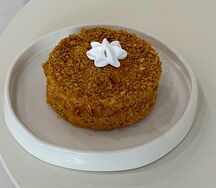 Медовый с клубникой