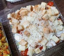 Салат Цезарь с курицей