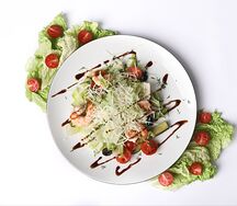 Салат с авокадо и креветкой