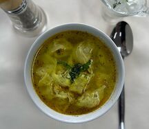 Домашние пельмени с бульоном