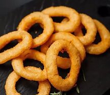Луковые кольца с соусом