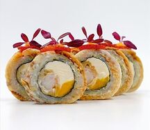 Ролл с угрём и клубникой