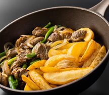 Баранина с зелёным луком и картофелем