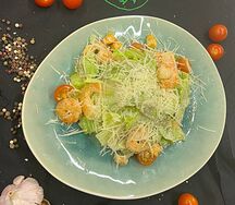 Салат Цезарь с креветкой