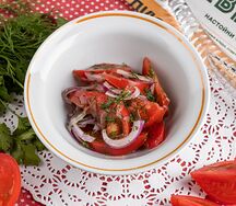 Помидоры с маслом и зеленью