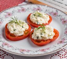 Помидоры с сыром и чесноком