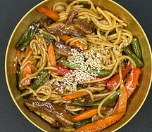 Яичная лапша с шиитаке и овощами терияки
