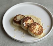Сырники классические с топпингом на выбор