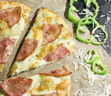 Пицца с ветчиной и сыром на белом соусе 27 см