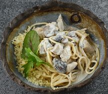 Паста с курицей и лесными грибами