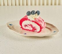 Меренговый рулет малиновый