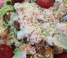 Салат Цезарь с курицей
