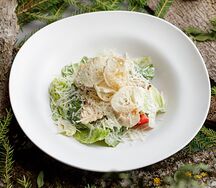 Салат Цезарь с куриной грудкой
