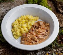 Бефстроганов с белыми грибами и толченным картофелем