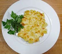 Запеченный картофель с сыром и майонезом