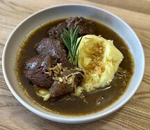 Щеки говяжьи с картофельным пюре