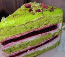 Кусочек торта Фисташка Малина
