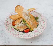 Салат Романский с курицей гриль
