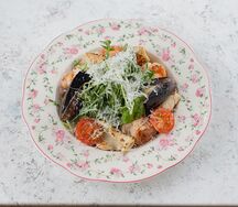 Горячий салат с морепродуктами