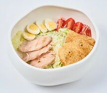 Салат Цезарь с курицей